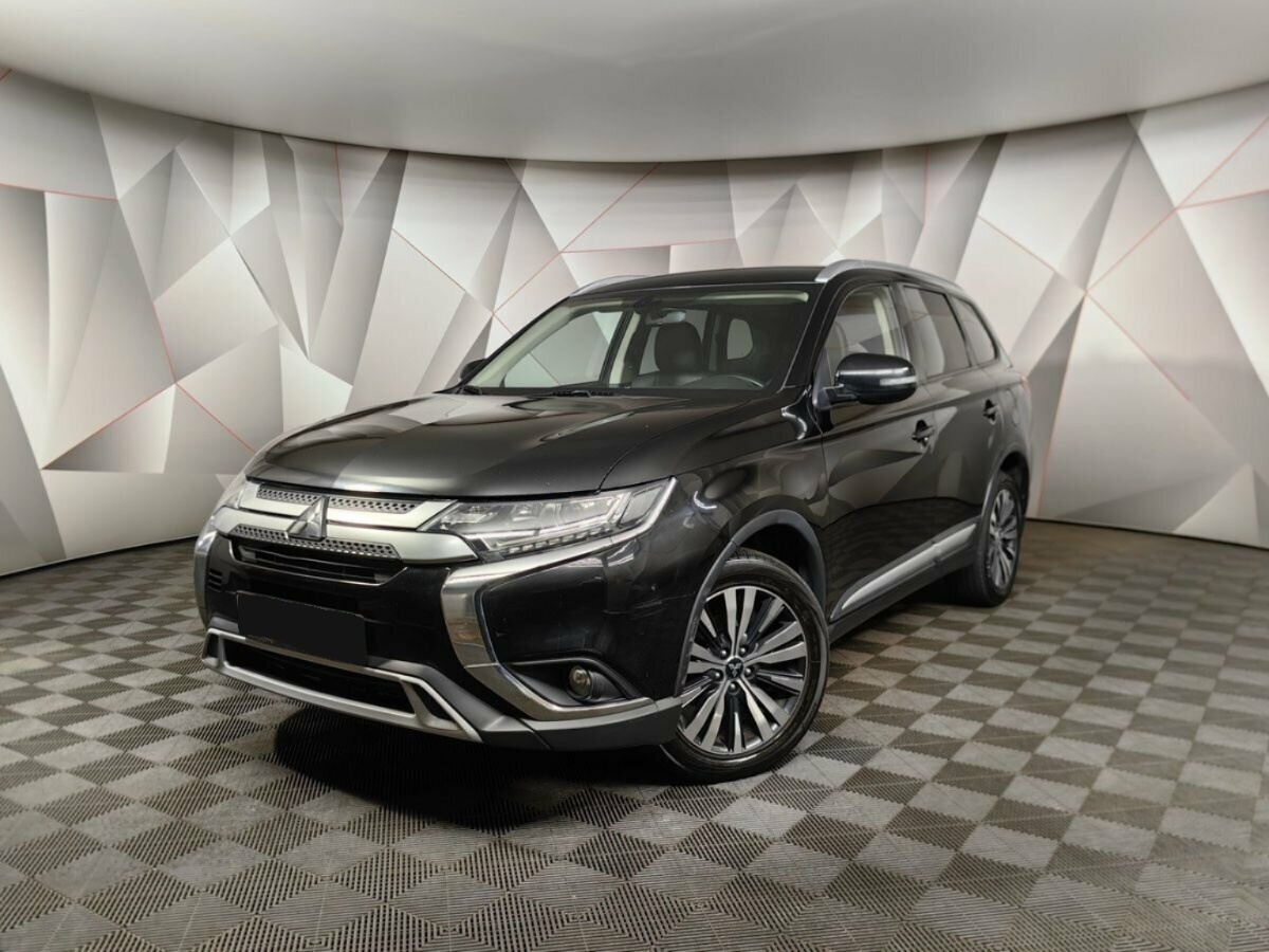 Mitsubishi Outlander III Рестайлинг 3, 2018, 2018 с пробегом 182 588 км Mitsubishi Outlander III Рестайлинг 3, 2018, 2018 с пробегом 182 588 км, цвет , цена - 1 006 850 руб., кузов -